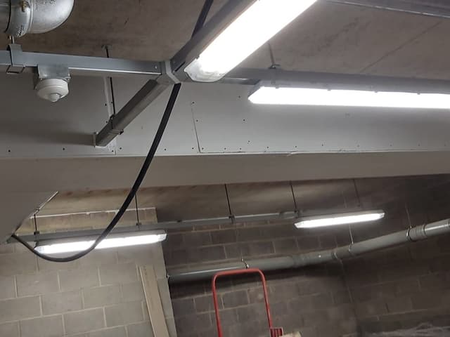 Screw Fixing 1